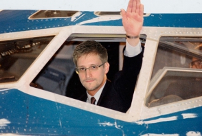 Сноуден благодарит Россию за предоставление временного убежища